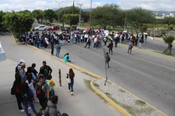 Estudiantes de la UPN Tehuacán acusan desvío de recursos y toman instalaciones