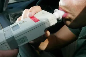 Retirarán licencia a conductores ebrios en el DF