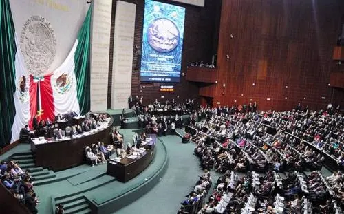 Avalan diputados en comisión megarreforma al Gobierno federal