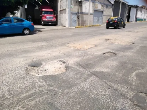 Claudia Rivera no hace nada y existen denuncias de un sin fin de baches en la capital