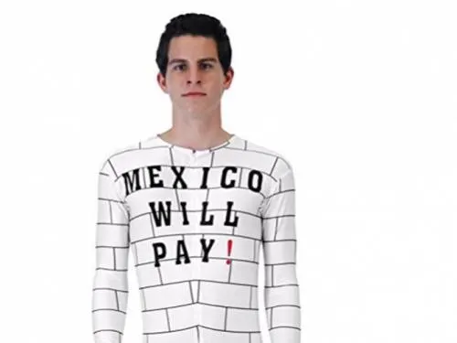 Piden a Amazon retirar disfraz de muro con mensaje “Mexico Will Pay!”