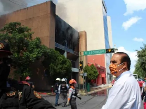 Se incendia edificio de Tesorería en Nuevo León