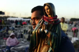 Poblanos fervientes acuden a dar gracias a la Virgen de Guadalupe
