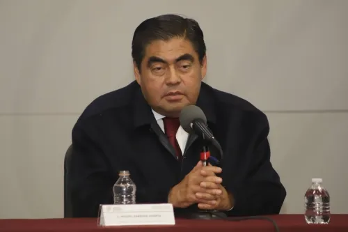 Barbosa llama a Claudia Rivera a asumir como mando a Carla Morales