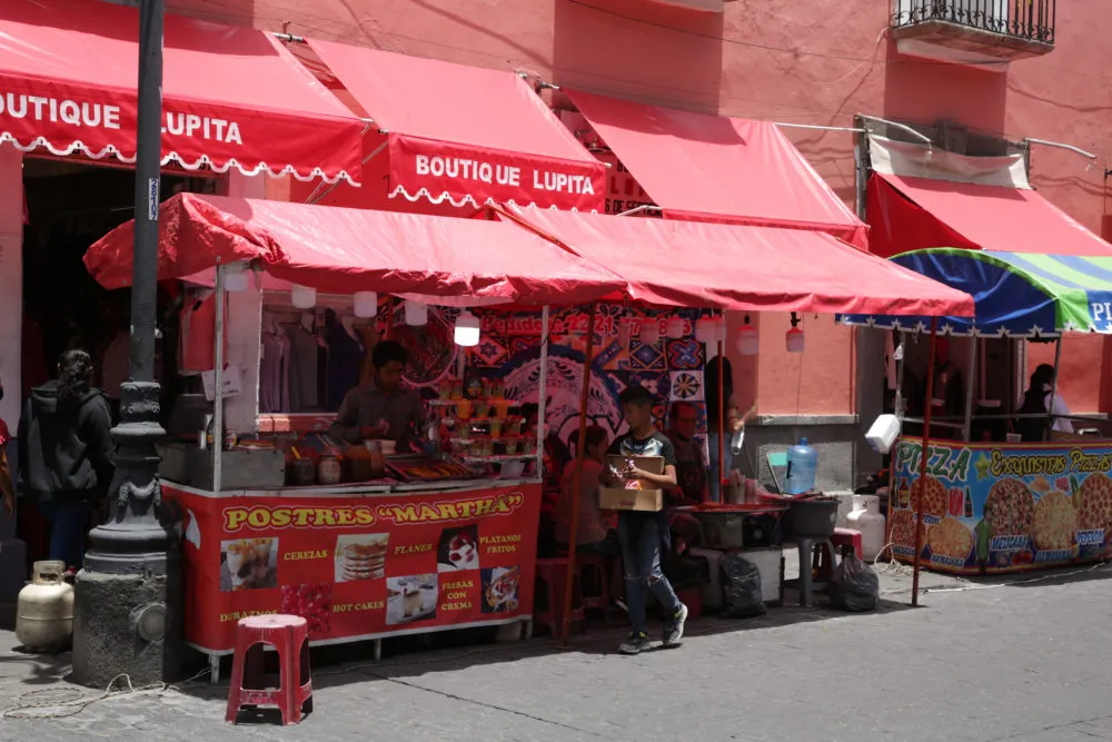 Descubre Ayuntamiento de Puebla “guarida” de ambulantes en CH