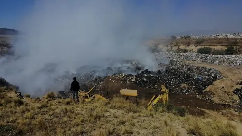 Incendio en relleno sanitario de Cuyoaco se encuentra controlado: PC Estatal