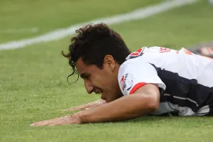 El colmo: Monterrey olvida a Efraín Juárez en estadio de Veracruz