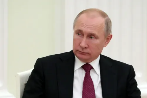Putin promulga ley que prohíbe venta de celulares y computadoras sin software ruso