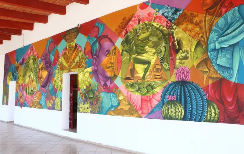 inaugura mural en Chiautla de Tapia