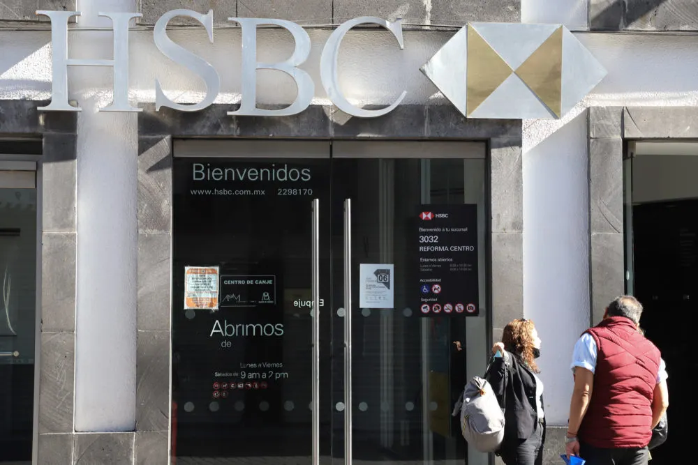 Bancos y comercios del centro de Puebla operan con normalidad tras muerte de “El Mencho”