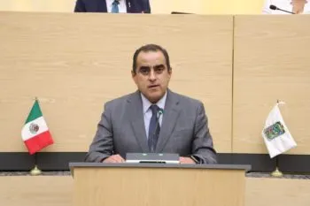 Establecer tarifas máximas por el uso de estacionamientos, propone el diputado Mauricio Céspedes