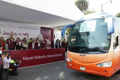 Barbosa reúne a 213 personas adultas con sus hijos y nietos que radican en la Unión Americana