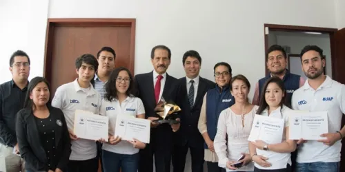 Entrega  Esparza reconocimientos a estudiantes BUAP ganadores de Competencia Nacional Enactus