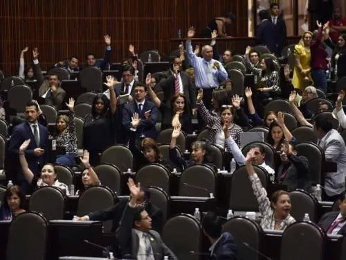 Diputados aprueban dictamen sobre consulta popular y revocación de mandato