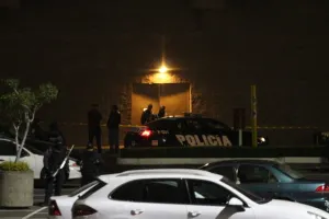 Muere policía por balazo accidental en centro comercial Angelópolis