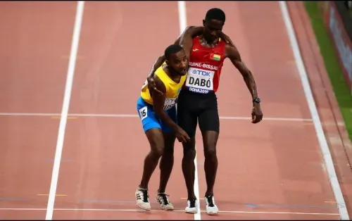 Atleta de Aruba termina prueba en Doha ayudado por un rival