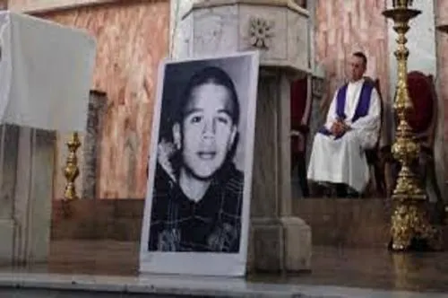 Acusan de homicidio a policía que disparó contra un menor