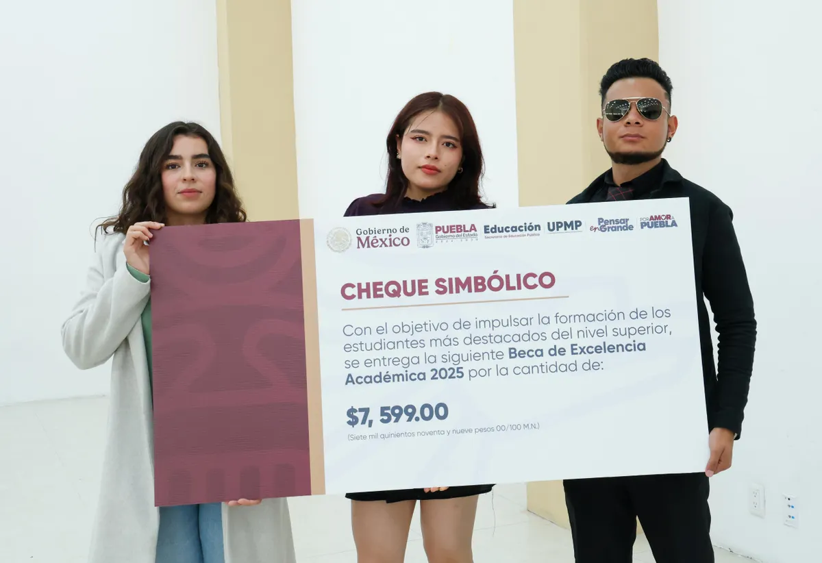 Otorga SEP más de 1 millón 124 mil pesos en becas para universitarios