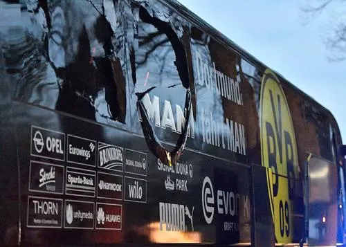 Así quedó el autobús del Borussia Dortmund tras explosión