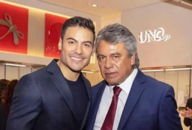 Carlos Rivera vuelve a los escenarios tras perder a su papá