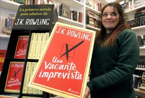Sale a la venta la novela de JK Rowling: Una vacante imprevista