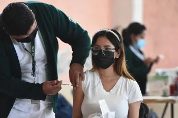 Aplicarán refuerzo contra COVID-19 en zona conurbada y Tehuacán