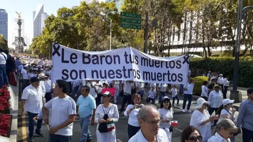 ‘México tiene otros datos’ y ‘todos somos LeBarón’: las frases de las marchas por primer año de AMLO