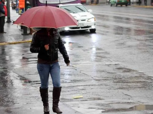 Arrecian al noreste del país fuertes vientos y tormentas