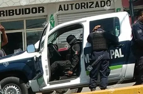 Por accidente, dispara su arma y mata a su compañero policía en Yehualtepec