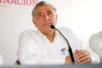 Adán Augusto López enfrenta nueva denuncia ante el INE por bardas pintadas en Puebla