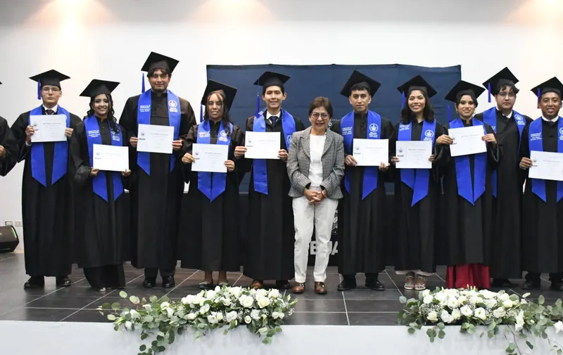 BUAP celebra la graduación de egresados de maestría en microbiología y licenciatura en biotecnología