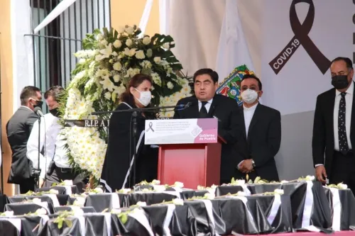 Realizan ceremonia de repatriación de cenizas de poblanos que murieron por Covid-19 en EU