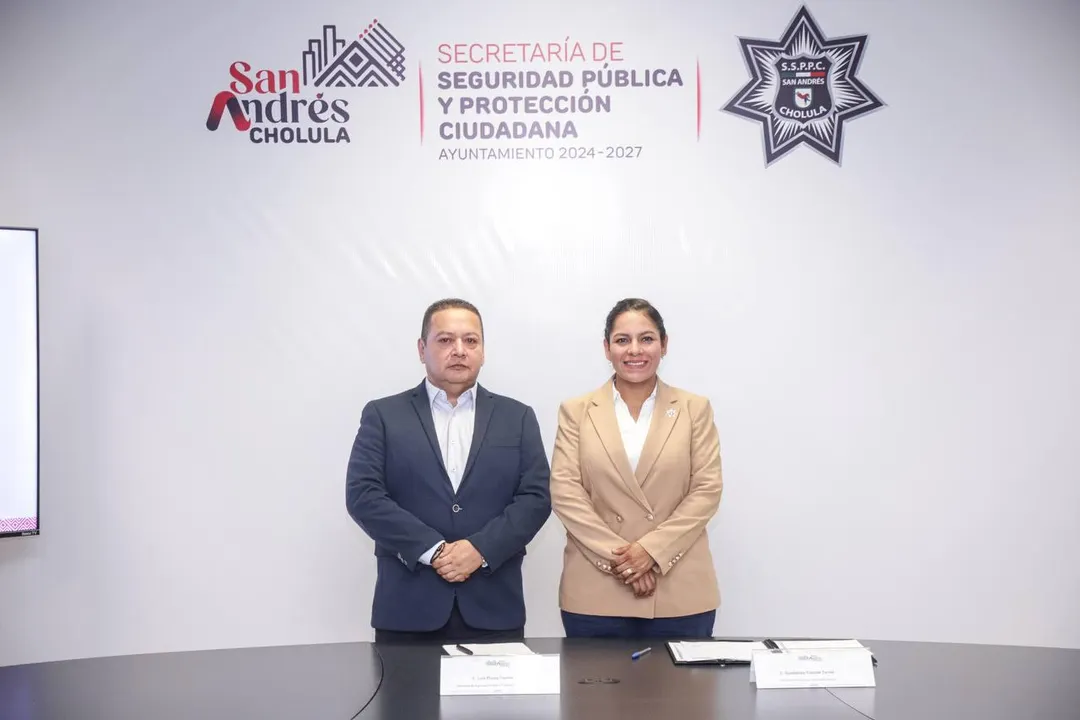 Luis Flores Fierros, secretario de Seguridad de San Andrés Cholula, y la alcaldesa Lupita Cuautle