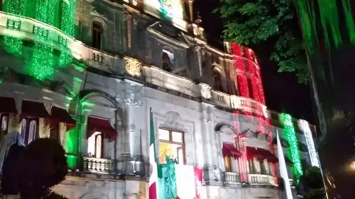 Grito en Palacio y verbena en el zócalo