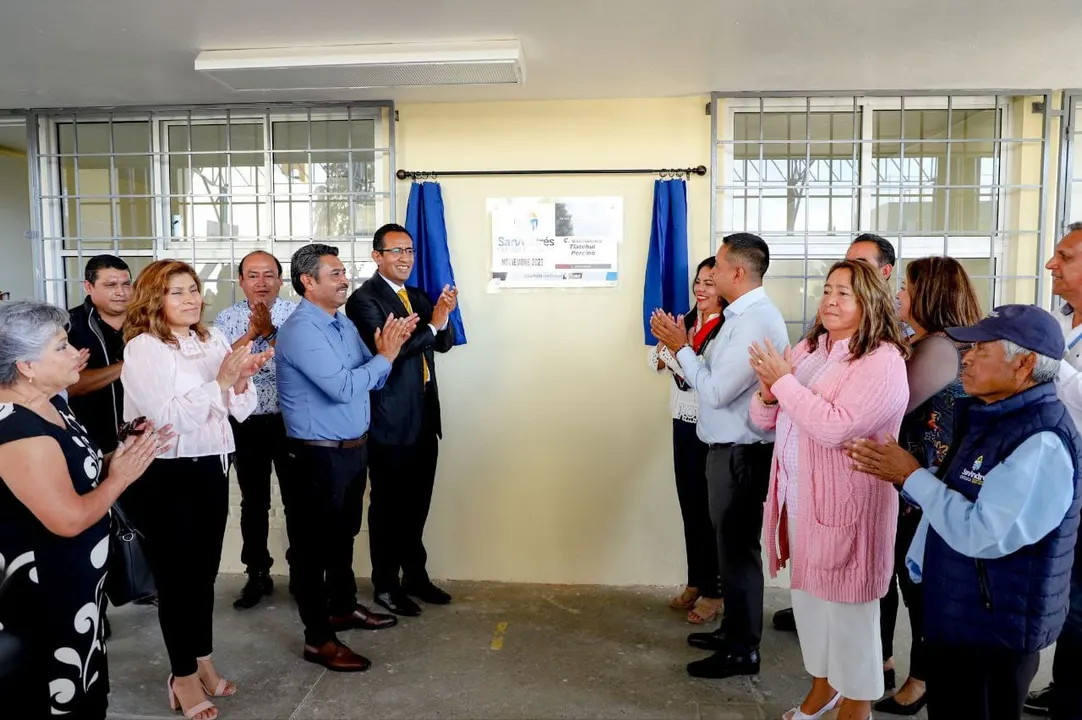 Edmundo Tlatehui inaugura la rehabilitación de la primaria 24 de Febrero en Tlaxcalancingo