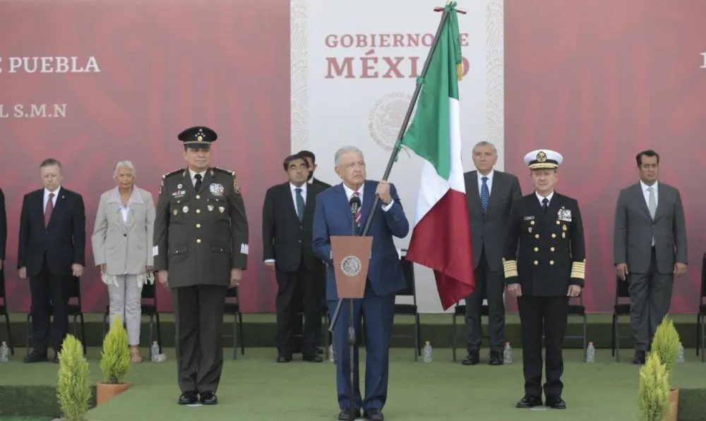 AMLO Jura Bandera
