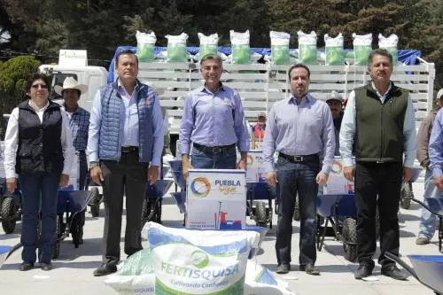 Productores del municipio de Libres reciben apoyos por un monto de 8.4 mdp