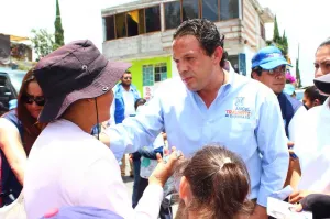 En recorrido por San Miguel, Ángel Trauwitz promueve la salud pública