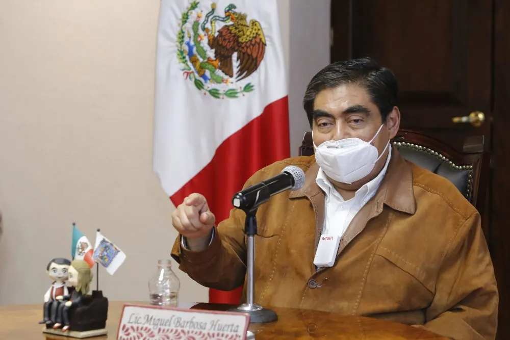 No tolerará gobierno posible comercialización de vacunas falsas contra Covid-19: MBH