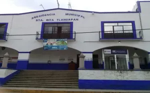 Chupaductos amenazan a edil y funcionarios de Tlahuapan