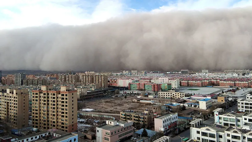 Gran tormenta de arena golpea la capital de China luego de una década