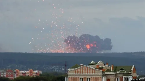 Estalla arsenal militar en Siberia, 11 mil desalojados
