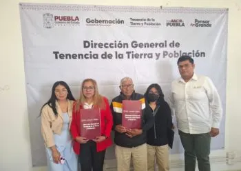 Tres beneficiarios reciben título de propiedad en el marco del programa de regularización en Texmelucan