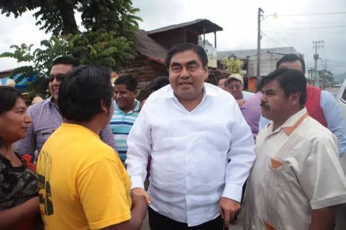 Obligación de servidores públicos, atender necesidades de la gente: Miguel Barbosa