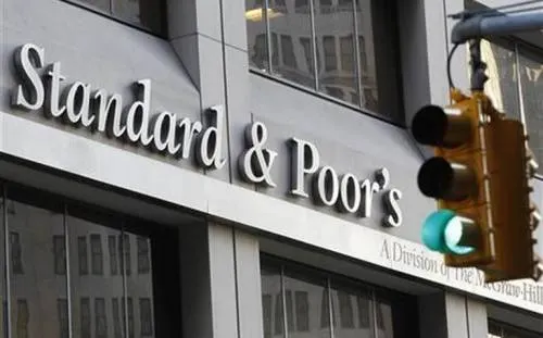 Standard & Poor’s mueve de estable a negativa perspectiva de México