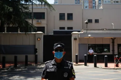 China se apodera del consulado de EU en Chengdu