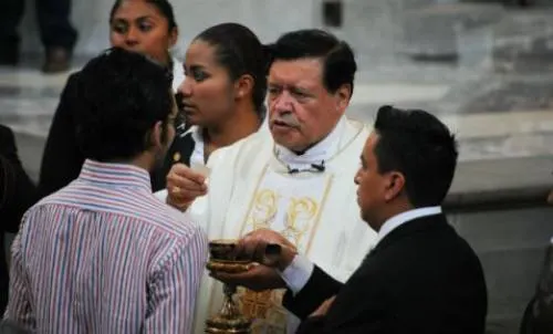 Denuncian ante PGR a Norberto Rivera por encubrir abuso infantil