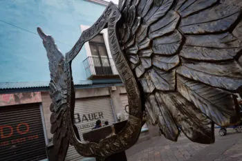 Escultura de “Alas que Abrazan” se encuentra en mantenimiento; descartan robo