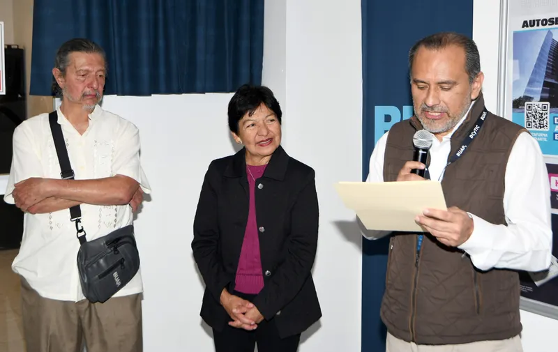 La rectora Lilia Cedillo devela placa conmemorativa en reconocimiento a la labor del doctor Manuel Martín Ortiz