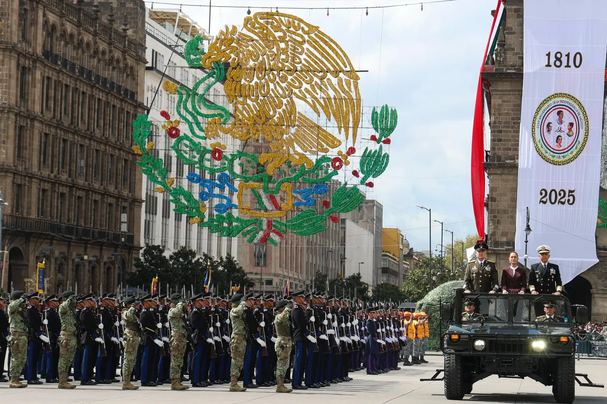 Claudia Sheinbaum encabeza su primer desfile cívico-militar y defiende la soberanía de México en el 215 aniversario de la Independencia